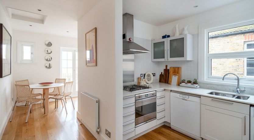 Photo of Elephant & Oxpecker