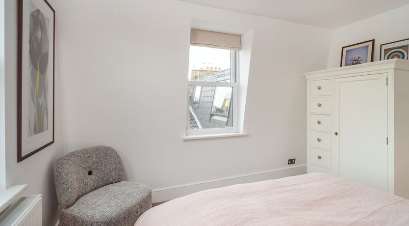 Photo of Elephant & Oxpecker