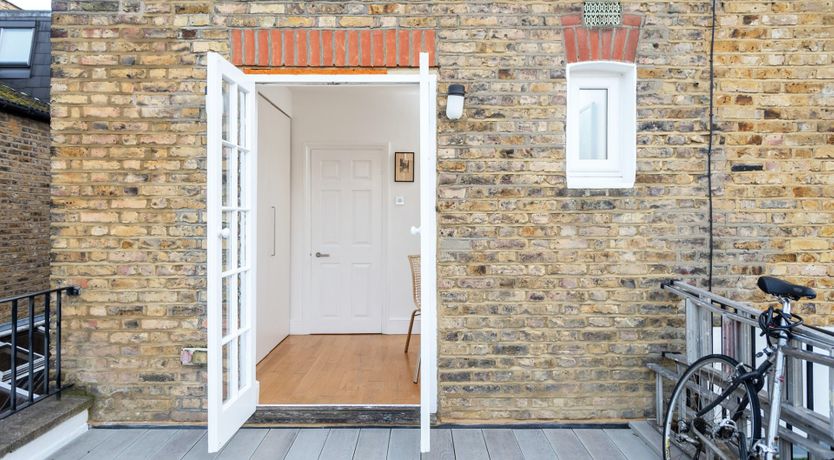 Photo of Elephant & Oxpecker