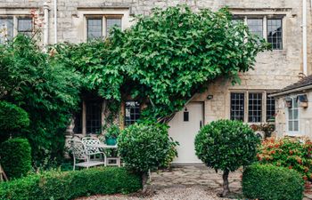 The 99 Yew Trees Holiday Cottage