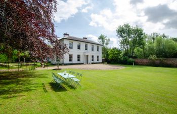  White House Holiday Cottage