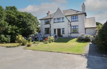 Monarfon Holiday Home