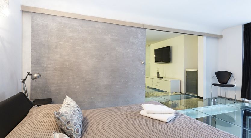 Photo of Glass & Steel