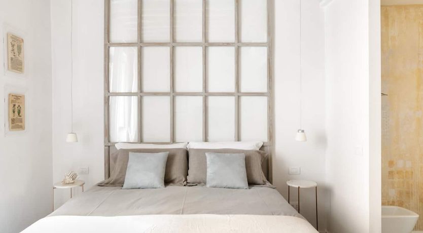 Photo of Obsidian & Cream