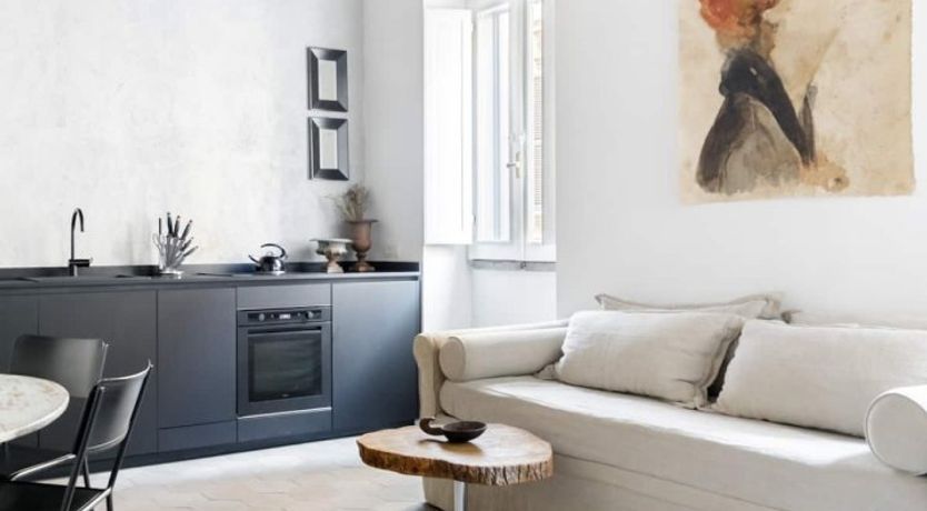 Photo of Obsidian & Cream