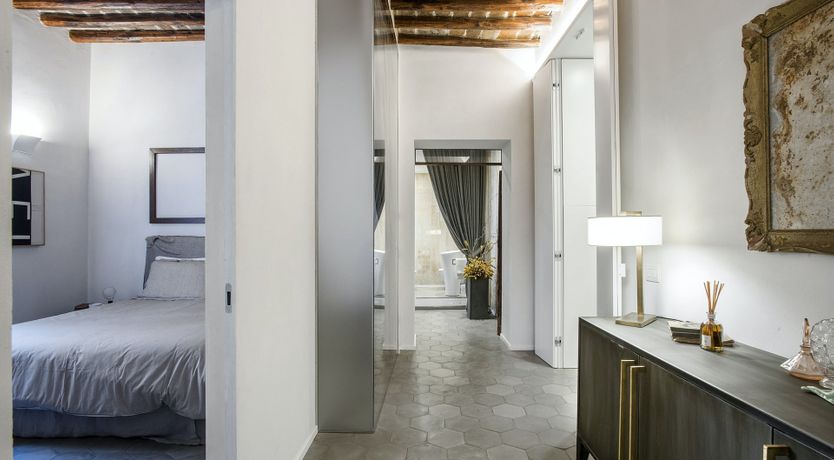 Photo of Obsidian & Cream