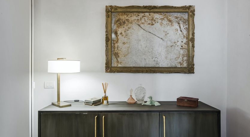 Photo of Obsidian & Cream