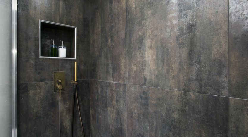 Photo of Obsidian & Cream