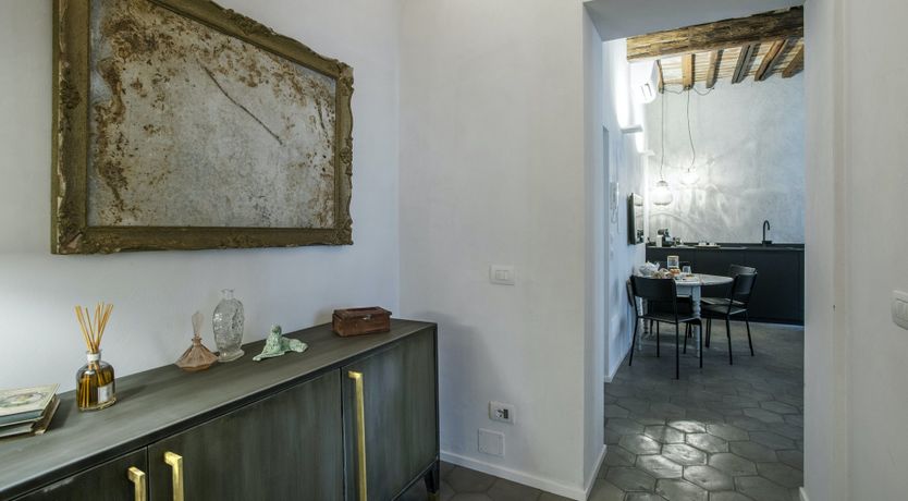 Photo of Obsidian & Cream