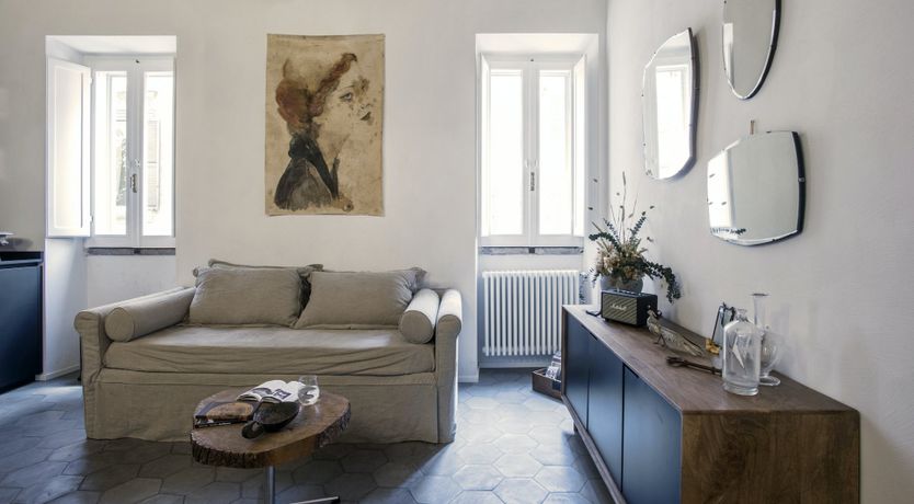 Photo of Obsidian & Cream