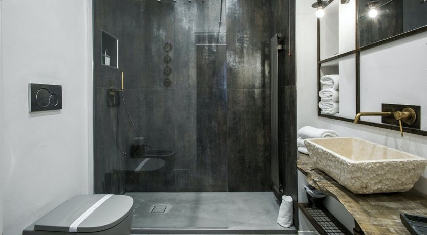 Photo of Obsidian & Cream