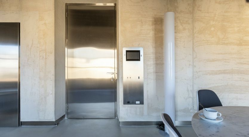 Photo of Mirror Sand