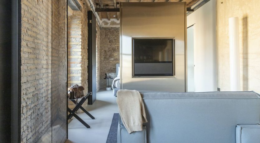 Photo of Mirror Sand