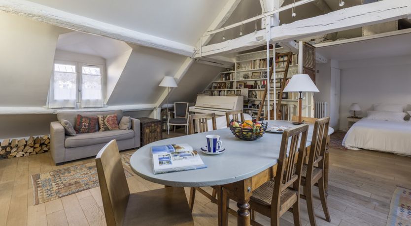 Photo of Cat on a Hot Tin Roof