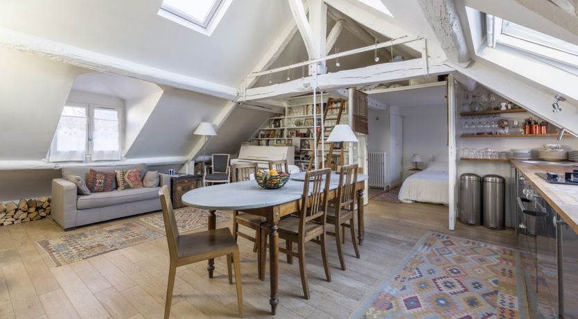 Photo of Cat on a Hot Tin Roof