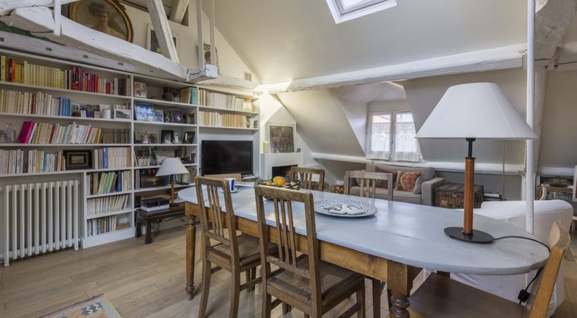 Photo of Cat on a Hot Tin Roof