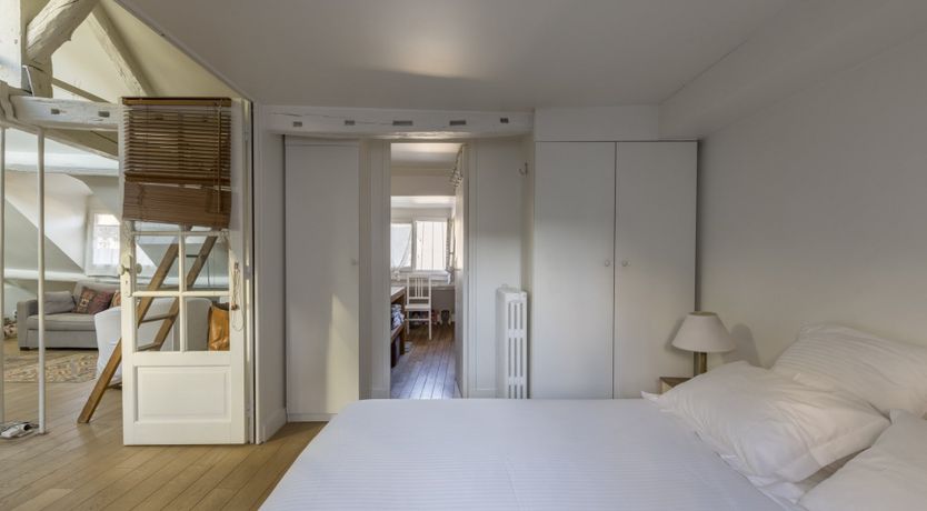 Photo of Cat on a Hot Tin Roof