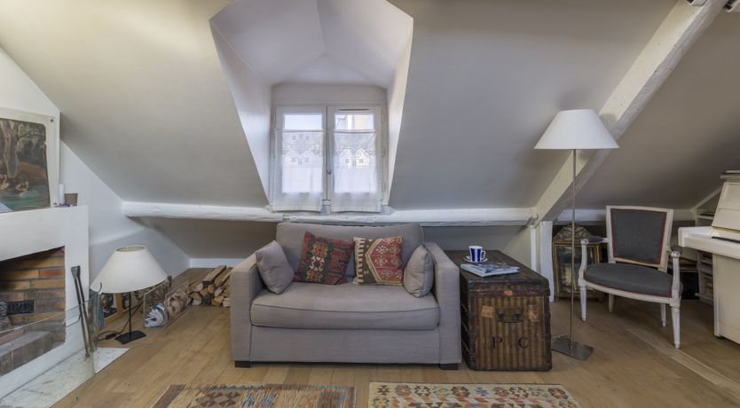 Photo of Cat on a Hot Tin Roof