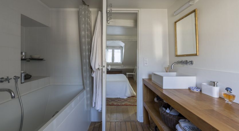 Photo of Cat on a Hot Tin Roof