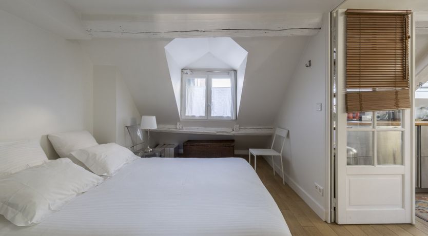 Photo of Cat on a Hot Tin Roof