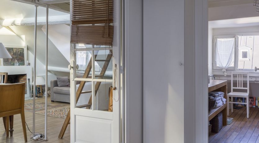 Photo of Cat on a Hot Tin Roof