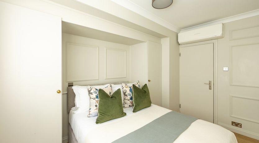 Photo of Hyde Park Chic IV