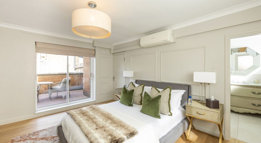 Photo of Hyde Park Chic IV