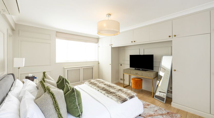 Photo of Hyde Park Chic IV