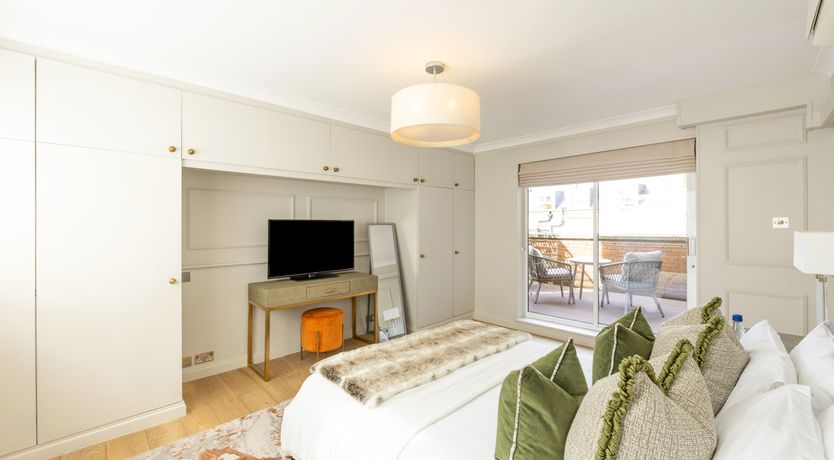 Photo of Hyde Park Chic IV