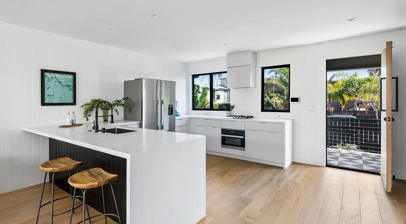 Photo of Monochrome Magnet