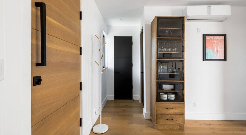 Photo of Monochrome Magnet