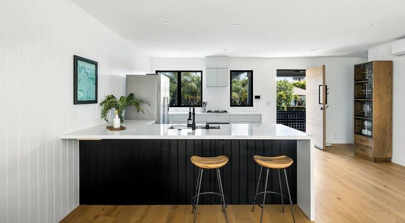 Photo of Monochrome Magnet