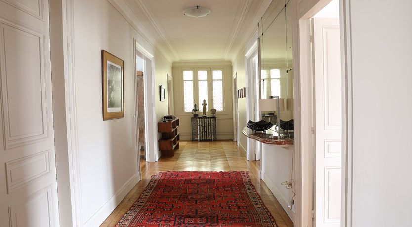 Photo of The Balcony Border