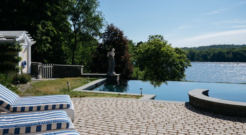 Photo of Jewel on the Hudson