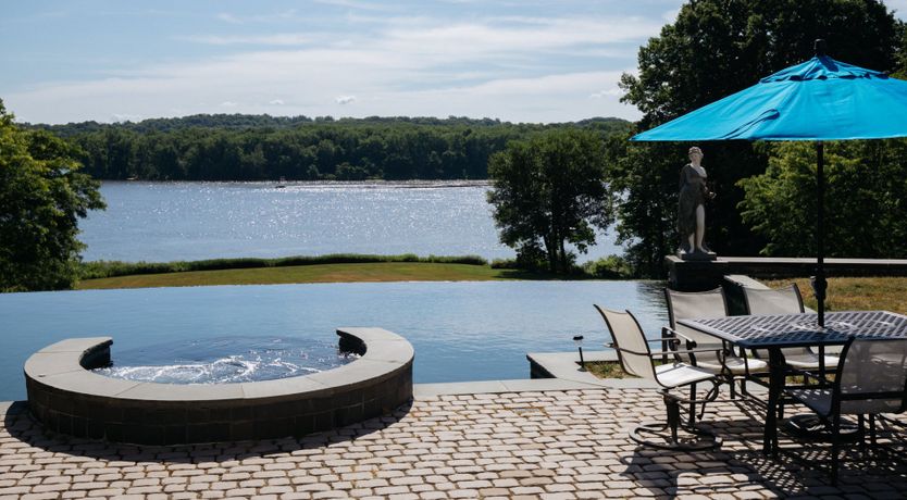 Photo of Jewel on the Hudson