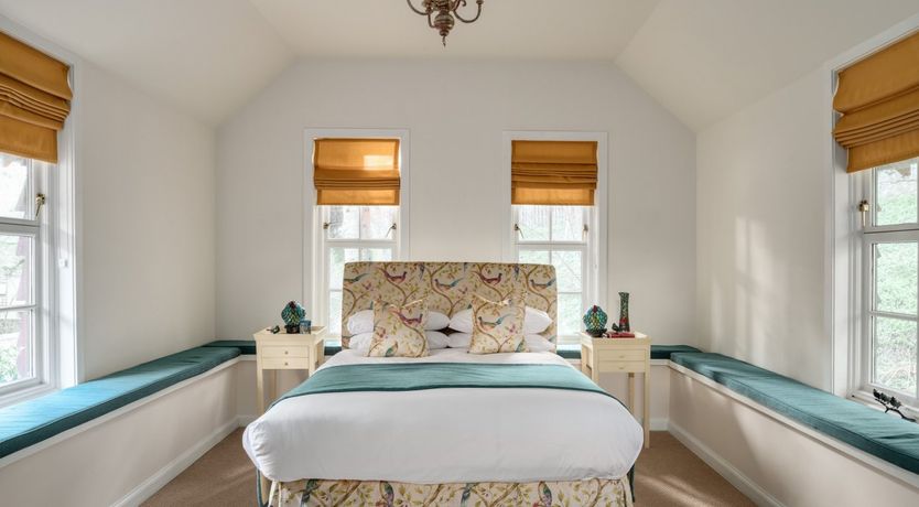 Photo of Baronial Bliss