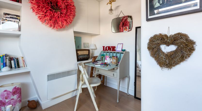 Photo of Parisian Peekaboo