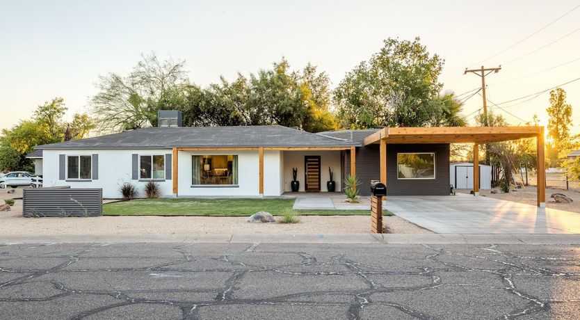 Photo of A Phoenix Breeze