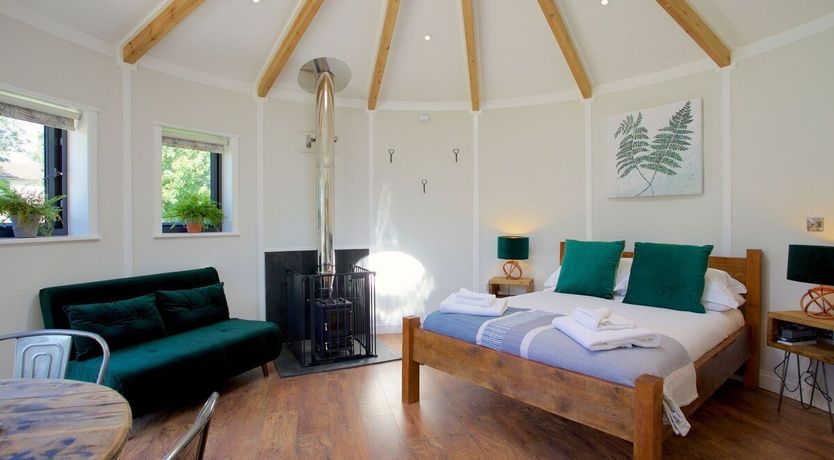 Photo of Through the Leaves