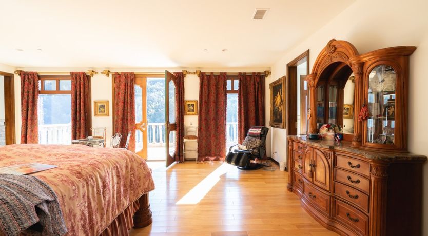 Photo of Malibu Tuscany Paradise