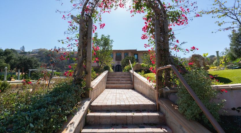 Photo of Malibu Tuscany Paradise