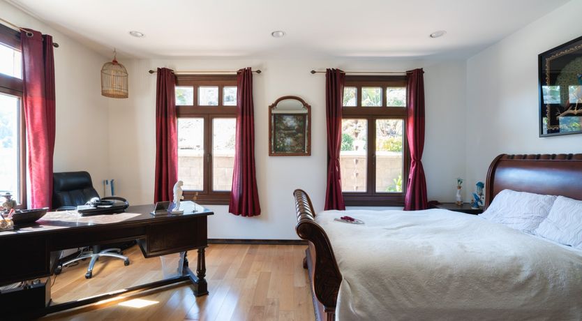 Photo of Malibu Tuscany Paradise