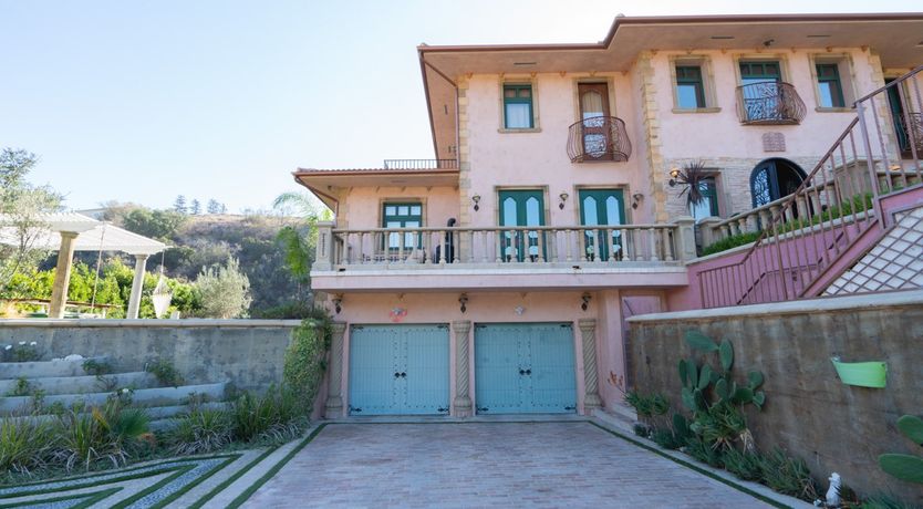 Photo of Malibu Tuscany Paradise