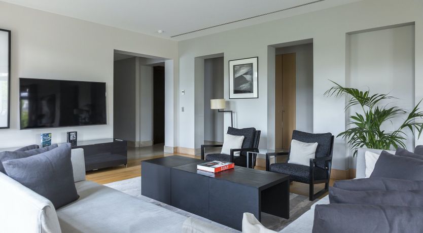 Photo of The Crystal Decanter