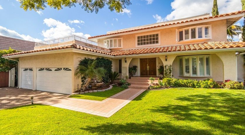 Photo of Dancing In The Moonlight