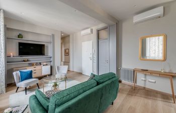 Ambrosia Square Apartment