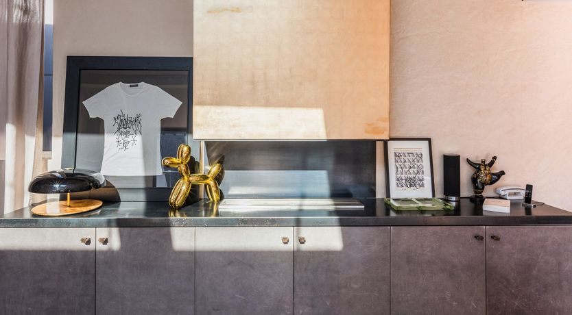 Photo of Bacon's Enigma