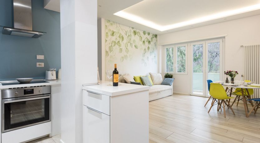 Photo of Waxing Quarter