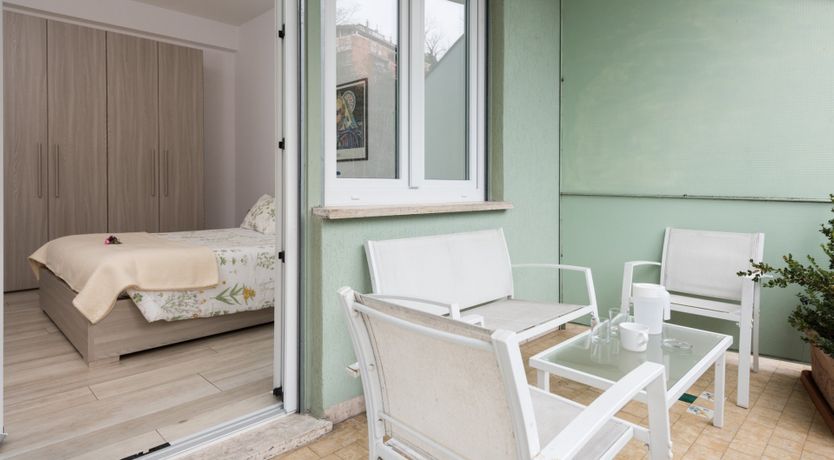 Photo of Waxing Quarter