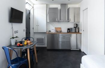 La Demi-Baguette Apartment